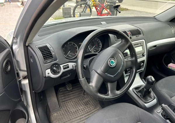 Skoda Octavia cena 17035 przebieg: 268000, rok produkcji 2010 z Gdańsk małe 56